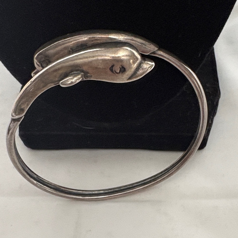Source Unknown Silver Dolphin Open Cuff Bracelet with Green Accent Bead - Picture 4 of 6